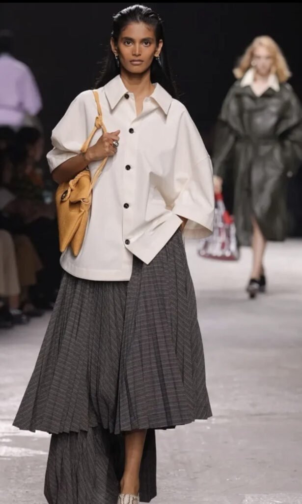 La modelo de CHANEL descubierta en el metro: la historia de Bhavitha Mandava